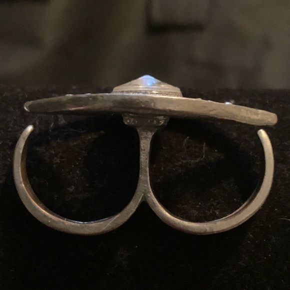 Ring - Picture 3 of 3